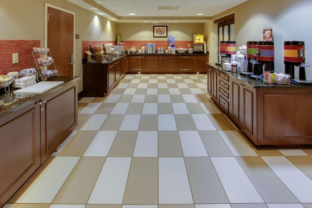 Hampton Inn By Hilton Garden City Long Island Εξωτερικό φωτογραφία