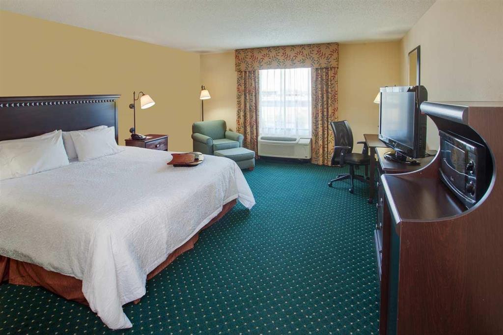 Hampton Inn By Hilton Garden City Long Island Δωμάτιο φωτογραφία