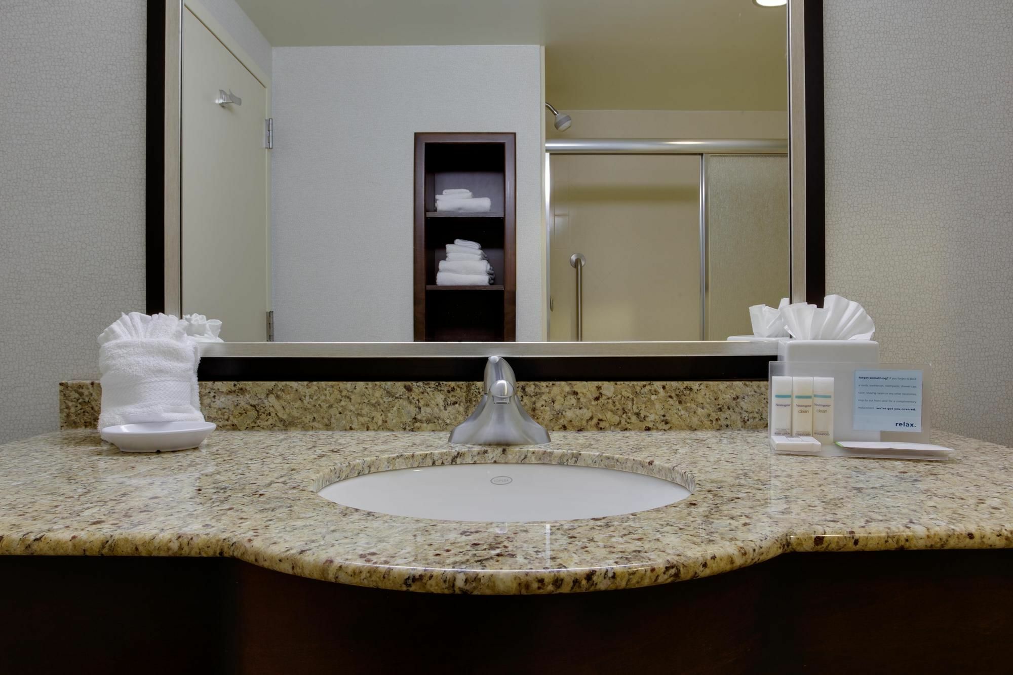 Hampton Inn By Hilton Garden City Long Island Εξωτερικό φωτογραφία